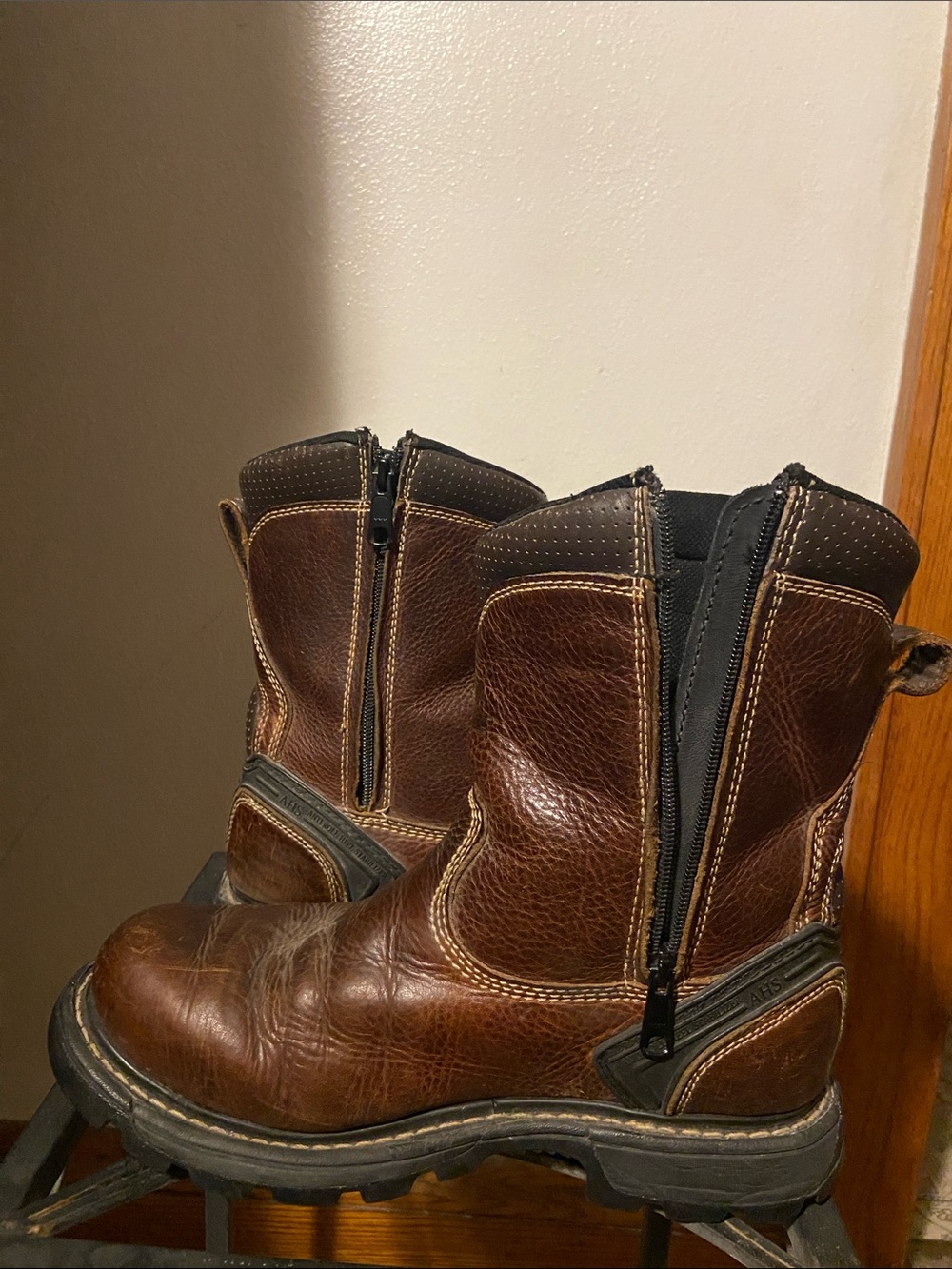 Men's Size 9M Brown Leather Zippered Boots